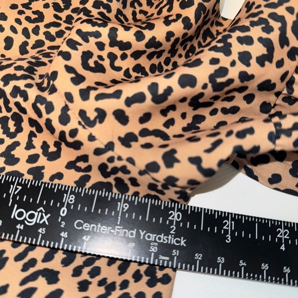 Tuckernuck Edith Leopard Spots Tiered Split Neck Blouse sz M - Picture 6 of 8